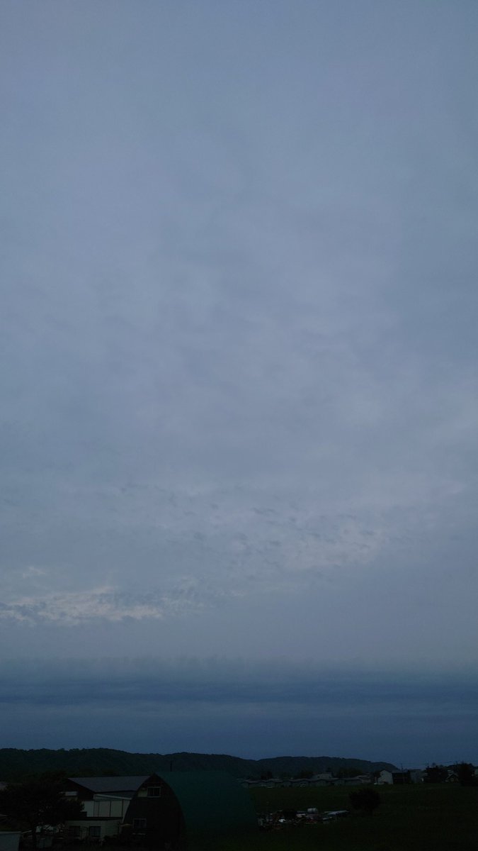 今空です。これから雨が降り明日は午前中まで降りそうです。