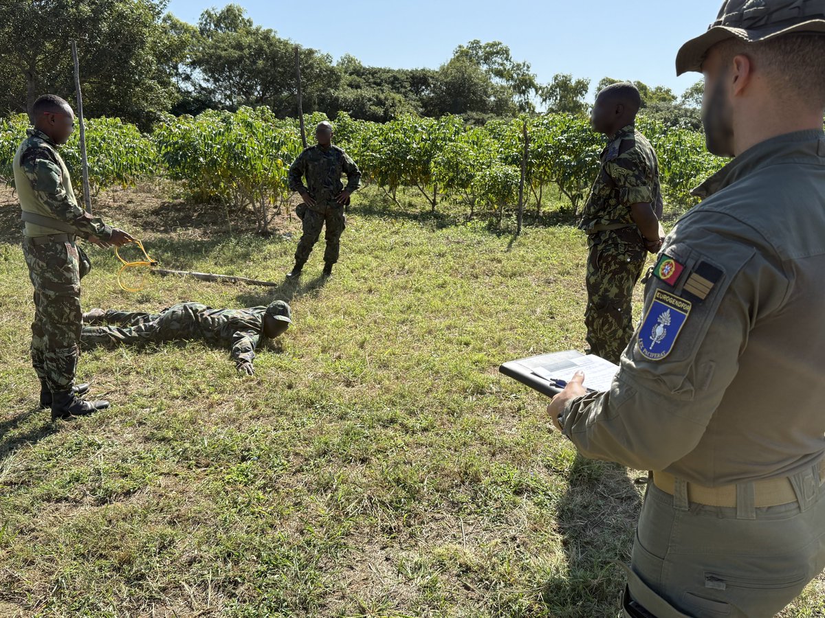The European Gendarmerie Force (@eurogendfor) on Twitter photo <a href="/GNRepublicana/">GNR - Guarda Nacional Republicana</a> officer assigned to <a href="/EUMAMMozambique/">EUMAM Mozambique</a> provides specialised training and mentoring to members of the Mozambican Defence Armed Forces in counter-terrorism, as part of the Train the Trainers โ Refreshment Training programme. #EUMAM #EUROGENDFOR #LexPaciferat <a href="/GNRepublicana/">GNR - Guarda Nacional Republicana</a> officer assigned to <a href="/EUMAMMozambique/">EUMAM Mozambique</a> provides specialised training and mentoring to members of the Mozambican Defence Armed Forces in counter-terrorism, as part of the Train the Trainers โ Refreshment Training programme. #EUMAM #EUROGENDFOR #LexPaciferat