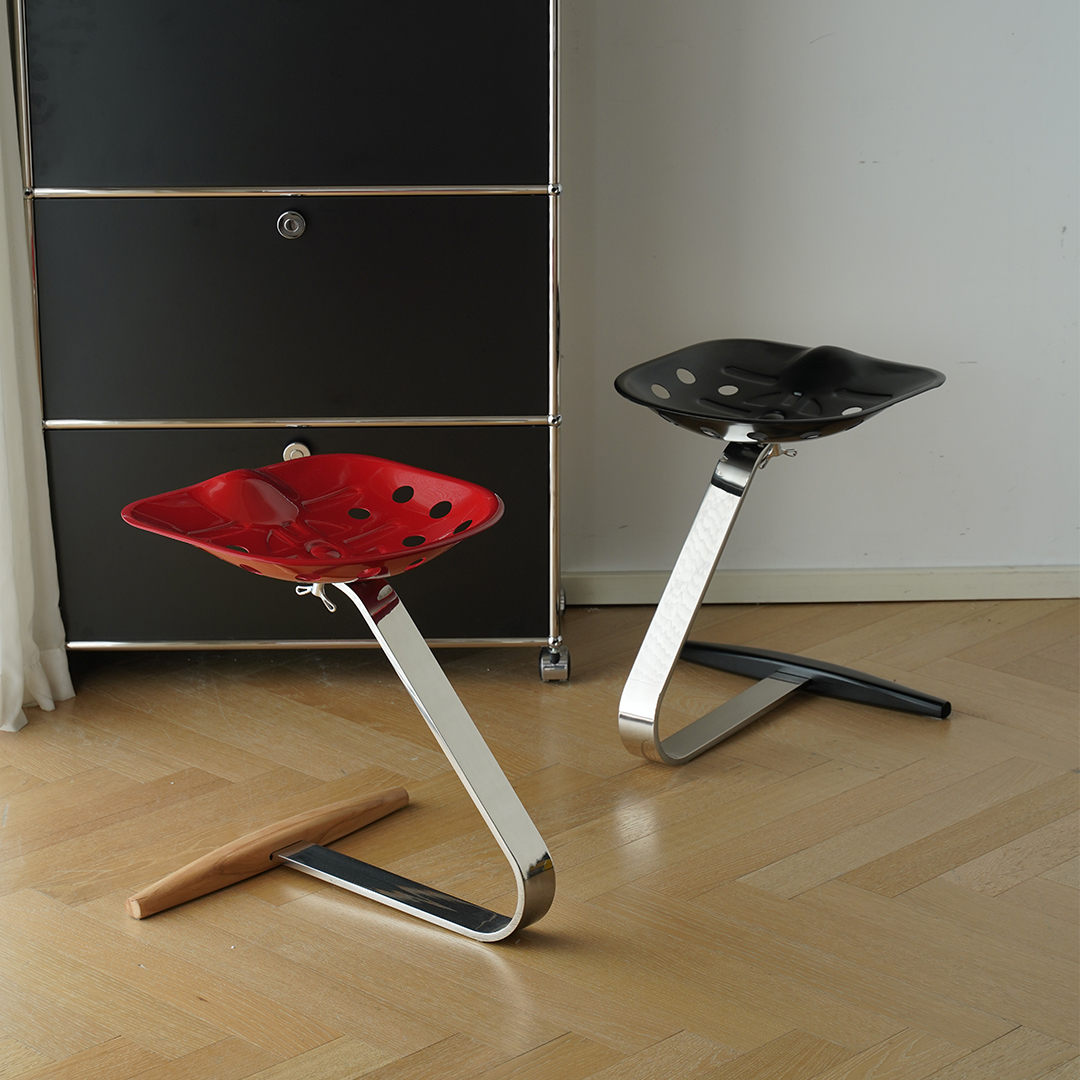 UnicaFurn_'s tweet image. A stool that doesn’t sit still.
The UF Graceful Pause blends a steel curve, a tractor seat, and a hint of rebellion.
It doesn’t follow form—it creates it.
#unicafurn #counterstool #midcenturymodernfurniture