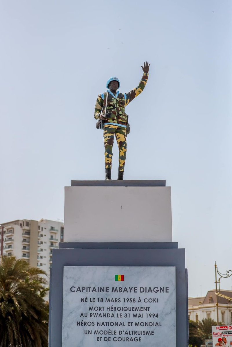 ecris_le_tien's tweet photo. Ce 31 mai marquait la date du rappel à Dieu du capitaine Mbaye Diagne célèbre pour ses actes courageux tendant à sauver des vies lors du génocide des tutsis au Rwanda.

Le capitaine Mbaye Diagne est un héros célébré partout dans le monde. Aujourd’hui, son Senegal commence à signifier sa dimension d’homme intègre. 
👇🏿