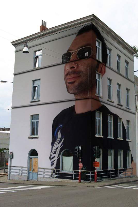 رُبَّمـا لَــسْتُ أَفـضَـل أخْ

رُبَّمـا لَــسْتُ أروَعَ صَـديقْ

رُبَّمـا لَــسْتُ بِ أفـضَـل شَريكْ

وَ رُبَّمـا لآ يُـحِـبنـي الجَـمـيـعْ وَ لـ‘ـكِـني

سَـ أقِـفُ بِ جَـانِبَهُمْ عِندَمـآ يَـحـتـاجُون أي مُـساعَـدَة

فَـ هـكذآ تَـرَبـيـتْ وَ هـكذآ "أنـــا" ~
 lı #احمد_شكري lı