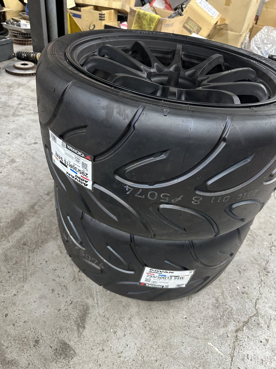 TiRacingtir's tweet photo. V6エキシージお客様用A050履かせます。
カッコよい!
CE28N-plusに295を履かせます!
#V6エキシージ
#ce28nplus
#レイズ https://t.co/D4wzwNhKob