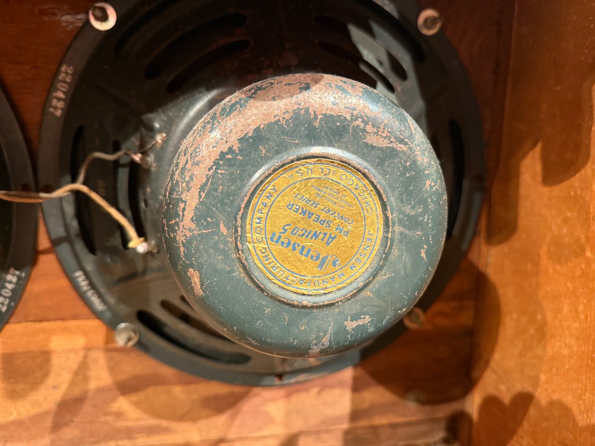 tacosoundsmusic's tweet image. こちらの激レアな&apos;54年製のTwin Amp 5D8のIRデータの開発準備中です✨

#fender #ImpulseResponse #TacoSounds