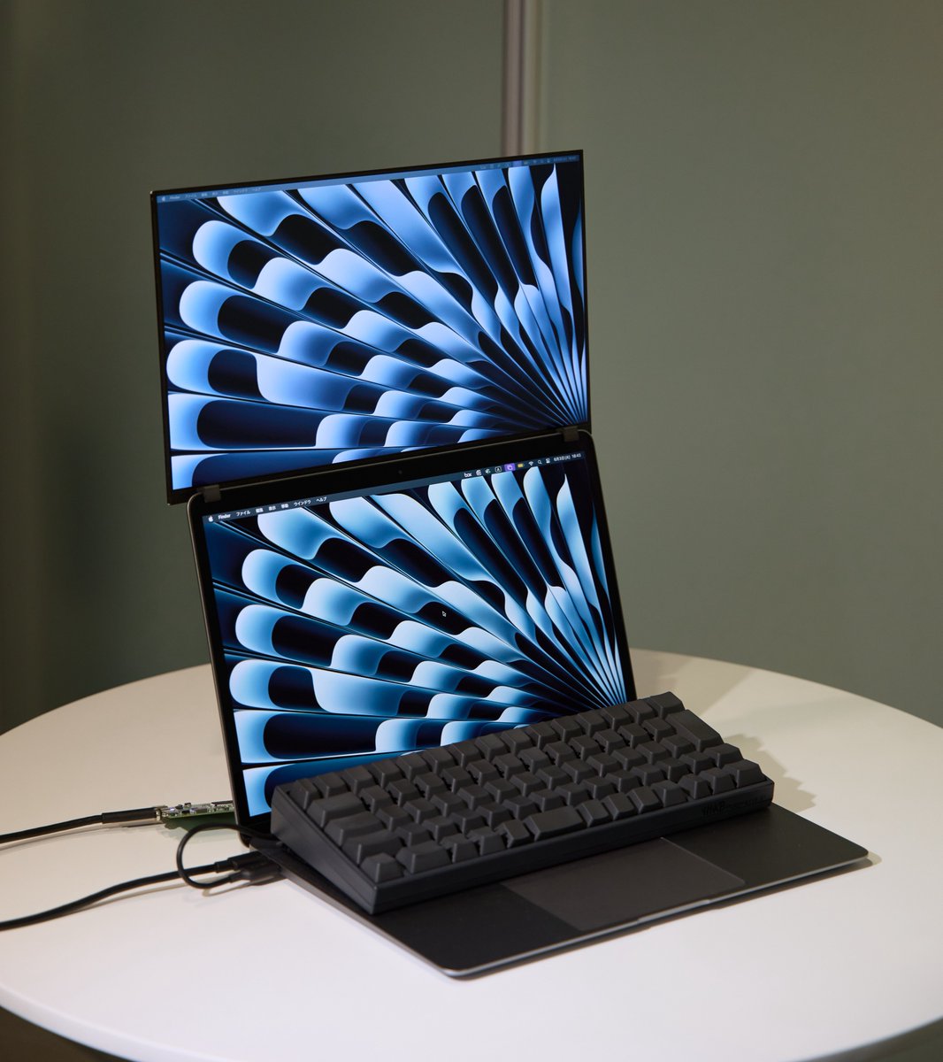 モニター軽量化すればMacBookに乗る