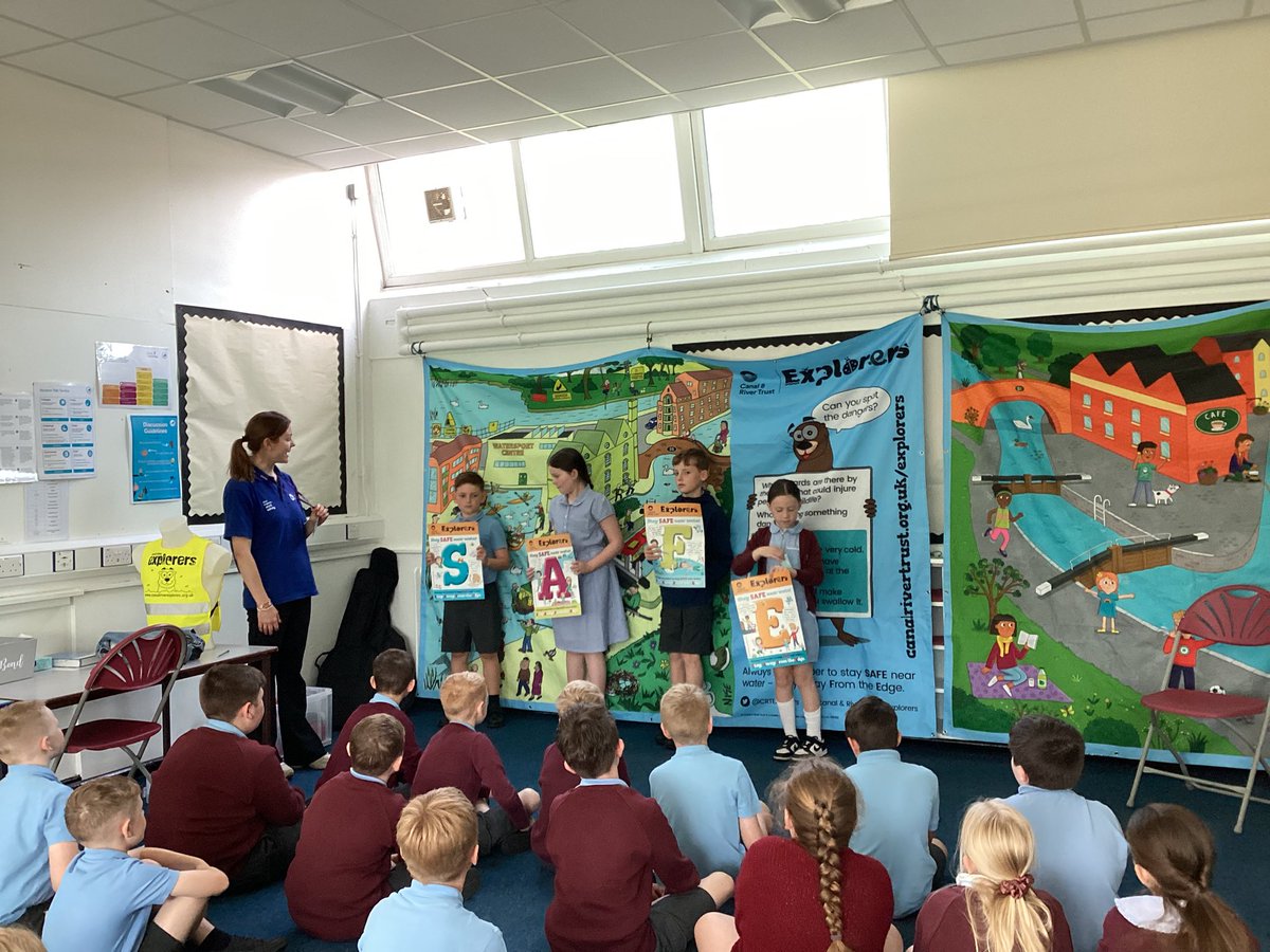 LydiatePrimary1's tweet photo. This morning at Lydiate Primary,Canal and River Trust - Explorers came to visit the children throughout the school and teach them all about water safety @CRTExplorers π¦π #SuperSycamore enjoyed learning all the useful facts and information to keep them safe #whatthreewords https://t.co/nkB7EN7DnO