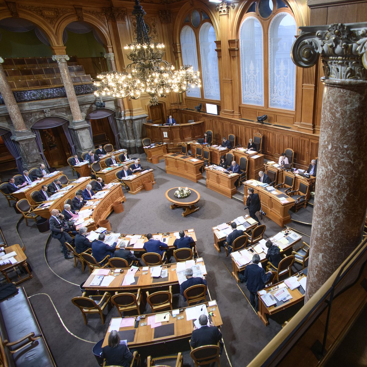 Après d'âpres discussions au Conseil national et au Conseil des États, un accord a été trouvé sur l'imposition individuelle. 

Le projet est donc prêt pour le vote final. Il s'agirait d'une réforme historique pour l'égalité des droits qui favoriserait l’indépendance des femmes,