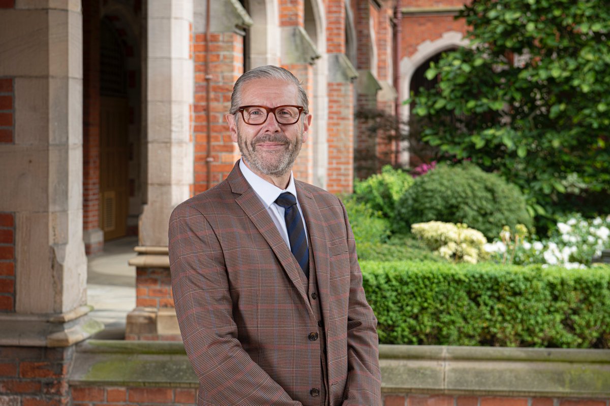 Congratulations to Professor David Jones who has been awarded the Royal Pharmaceutical Society <a href="/rpharms/">Royal Pharmaceutical Society</a> 2025 Hanbury Medal.

Professor Jones is a Professor of Pharmaceutical and Biomaterial Engineering in <a href="/pharmacyatQUB/">QUB Pharmacy School</a> and has received the medal in recognition of his outstanding