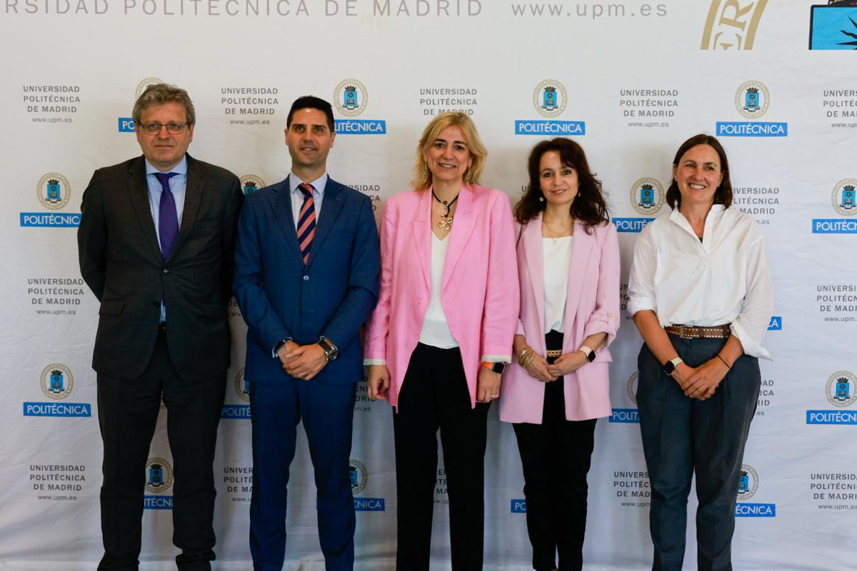 Universidad Politécnica de Madrid (@la_upm) on Twitter photo Ya han comenzado los exámenes de la #PAU. Y hoy han venido a visitarnos a <a href="/caminosupm/">CaminosUPM</a> el consejero de Educación, Ciencia y Universidades de <a href="/ComunidadMadrid/">Comunidad de Madrid</a> <a href="/EVicianaDuro/">Emilio Viciana</a> y la viceconsejera de universidades <a href="/AnaRadMo/">Ana Ramirez de Molina</a>.
#somosUPM Ya han comenzado los exámenes de la #PAU. Y hoy han venido a visitarnos a <a href="/caminosupm/">CaminosUPM</a> el consejero de Educación, Ciencia y Universidades de <a href="/ComunidadMadrid/">Comunidad de Madrid</a> <a href="/EVicianaDuro/">Emilio Viciana</a> y la viceconsejera de universidades <a href="/AnaRadMo/">Ana Ramirez de Molina</a>.
#somosUPM