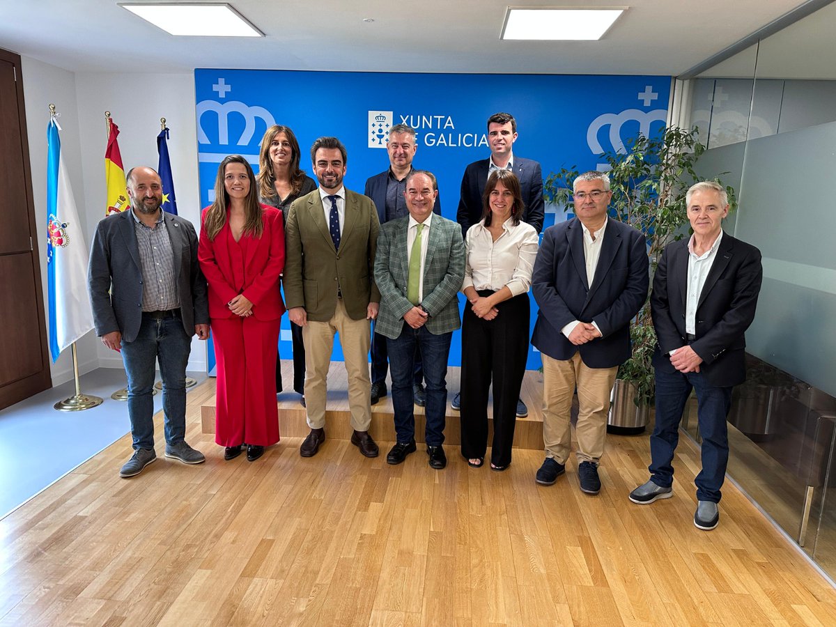 Recibimos os alcaldes da Mancomunidade do Deza para coñecer a súa proposta de ampliar a entidade

Trasladámoslles os pasos do proceso para incorporar novos concellos e explicámoslles que a Lei de Administración Local da <a href="/Xunta/">Xunta de Galicia</a> reforzará precisamente a figura das mancomunidades