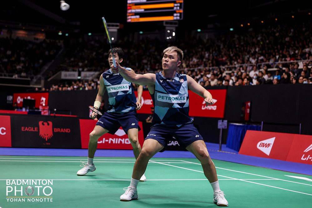 RESULTS: #IndonesiaOpen2025

MD | R32

#MAS🇲🇾 Tee Kai Wun-Man Wei Chong 7️⃣ def.
#USA🇺🇸 Chen Zhi Yi-Presley Smith 21-6 21-11

⏱️21m

#GemilangkanLagi
#BadmintonMalaysia
#DemiMalaysia