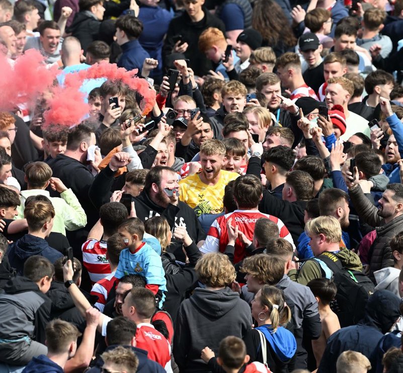 AEFootball92's tweet photo. .🗣️ | Football fans - The heartbeat of the EFL!❤️ 

Let’s take a look shall we…👀 

DONCASTER ROVERS FANS!🔴⚪️

👏🏻👏🏻👏🏻

#DRFC | #EFL | #EFLFans https://t.co/cvejcX2DUy