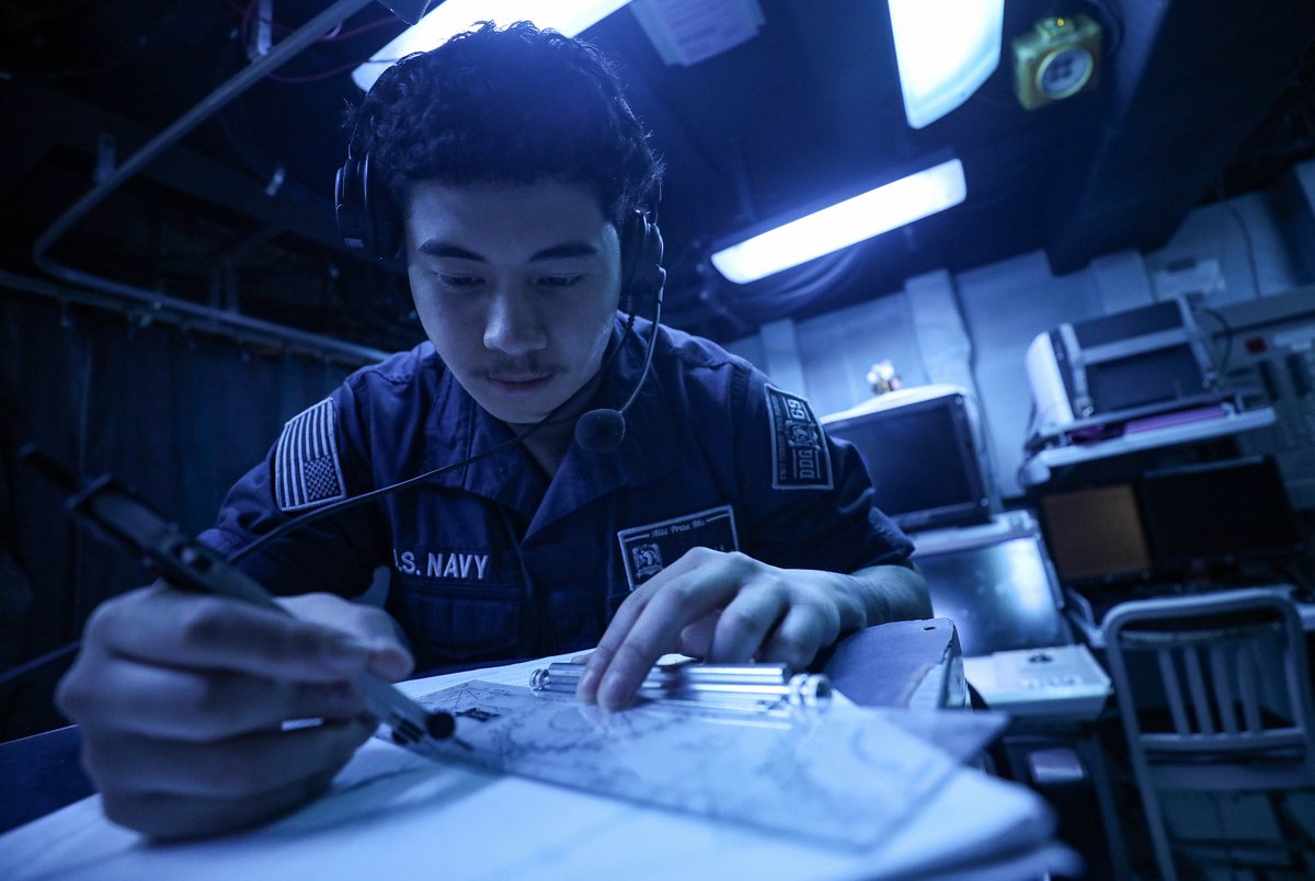 USNavy's tweet photo. Day or night, USS Milius (DDG 69) stays ready. ☀️🌙

1️⃣+2️⃣ Sailors conduct crew-served weapons qualifications and3️⃣a Sailor plots a course on a maneuvering board in the combat information center.

#Warfighting #Readiness #USNavy https://t.co/2XSqbX2IcX