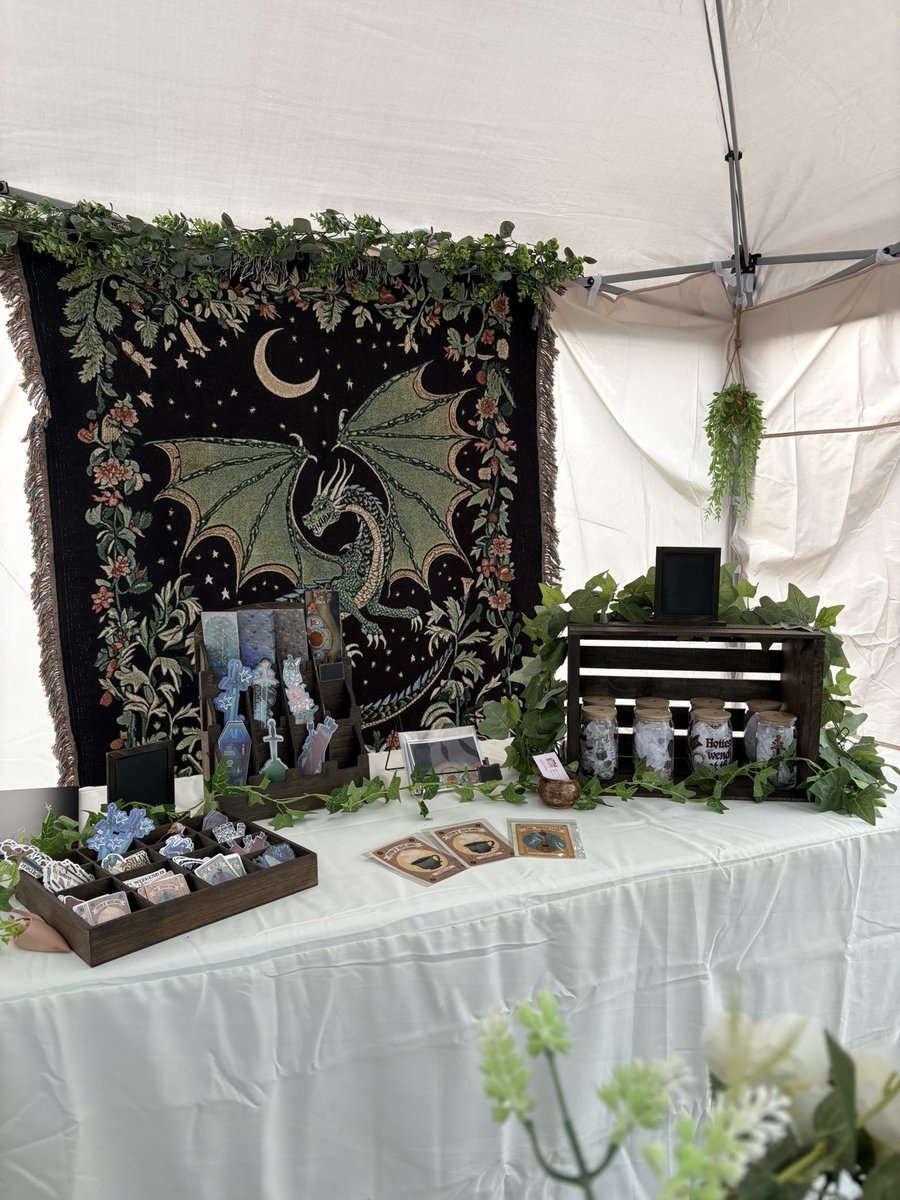 Lived out my childhood dream of being a ren faire vendor ✨🗡️💐