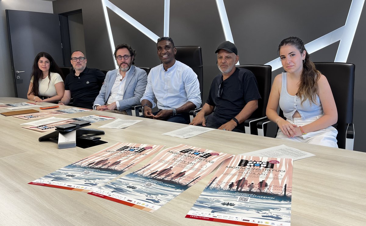 🙌 Cinemón creix en dies i en activitats! 
19a edició, del 16 al 21 de juny. 
Enguany reivindica la defensa dels drets migratoris i de refugi.
Les activitats són gratuïtes i es fan a diferents espais de la ciutat.
Divendres i dissabte, a l'av. Blondel. 

ℹ️paeria.cat/ca/actualitat/…