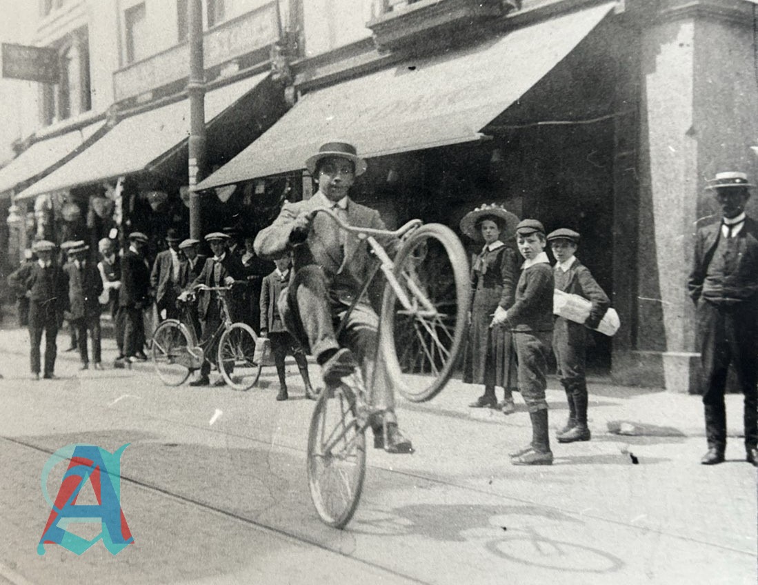 Happy 'World Bicycle Day'! This chap is certainly enjoying showing off his skills on Oxford Street, Swansea in 1910!