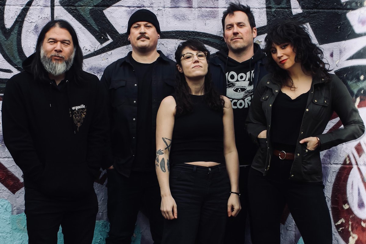 Check out the "madhouse punk" of Edmonton's Midnight Peg!
ifitstooloud.com/2025/06/midnig…