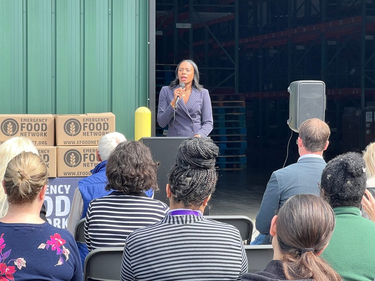 Joined <a href="/efoodnet/">Emergency Food Network</a> &amp; <a href="/DoorDashImpact/">DoorDash Impact</a> to celebrate 75K+ meals delivered to Pierce Co. residents. 🥦🍎

As a state senator, I’m focused on policies that address food insecurity. But I know real progress takes partnerships like this, reaching people where they are &amp; filling the gaps.