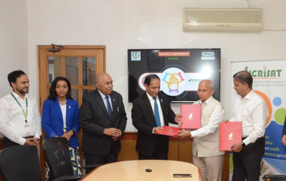 bharatiyabeej's tweet image. On 03.06.2025, Bharatiya Beej Sahakari Samiti (BBSSL), IFFCO, and ICRISAT signed a tripartite agreement for setting up a Seed Research and Development Facility at IFFCO Unit in Kalol, Gujarat.
part.1

#SeedR&amp;amp;D
#BBSSL 
#IFFCO
#ICRISAT
#IYC2025 
#SahakarSeSamriddhi