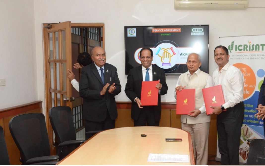bharatiyabeej's tweet image. On 03.06.2025, Bharatiya Beej Sahakari Samiti (BBSSL), IFFCO, and ICRISAT signed a tripartite agreement for setting up a Seed Research and Development Facility at IFFCO Unit in Kalol, Gujarat.
part.1

#SeedR&amp;amp;D
#BBSSL 
#IFFCO
#ICRISAT
#IYC2025 
#SahakarSeSamriddhi