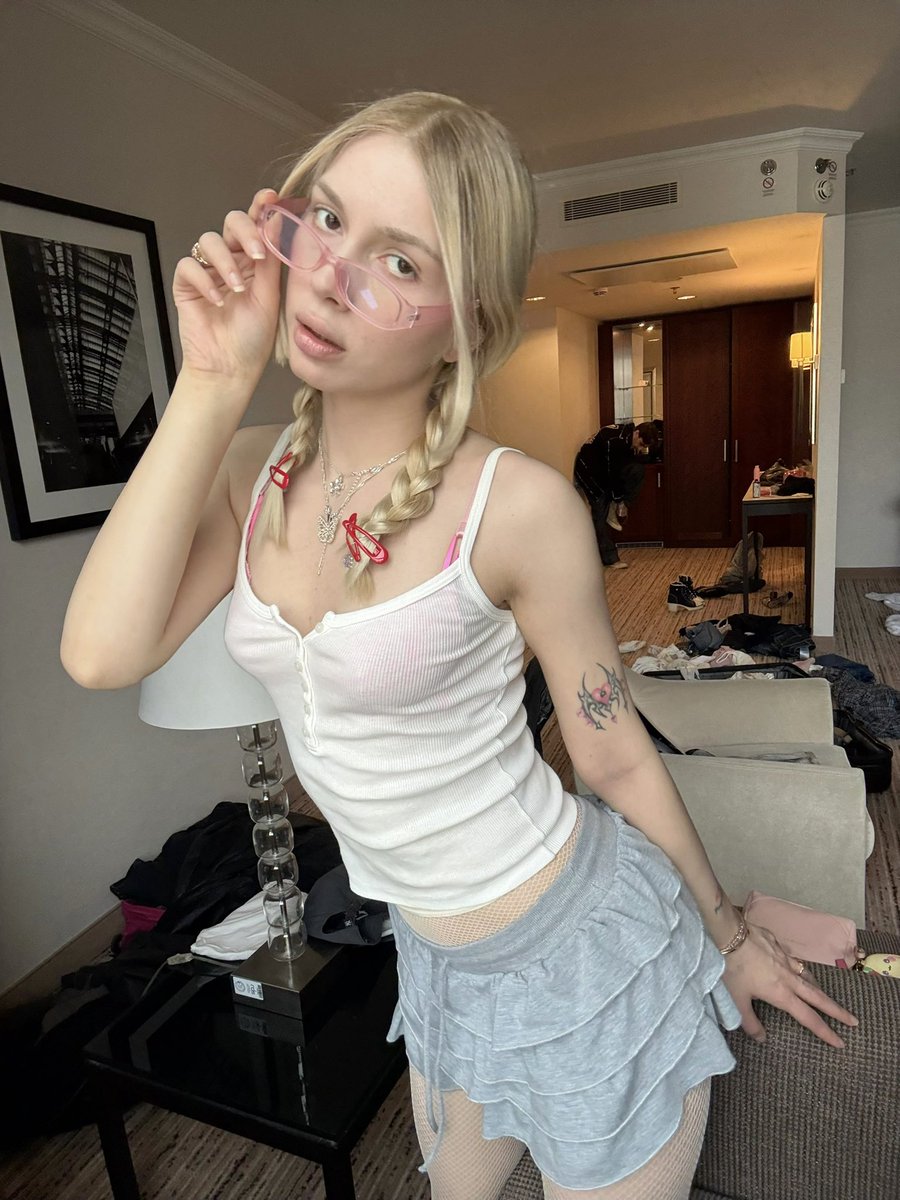 aleynatilki's tweet image. Yeni çıkan şarkımız ‘Kayboldum Masalında’ nın klibini de çektik Köln’de 😻 Klip çıkana kadar şarkıyı ezberleyin 😋🤍🤍✨✨