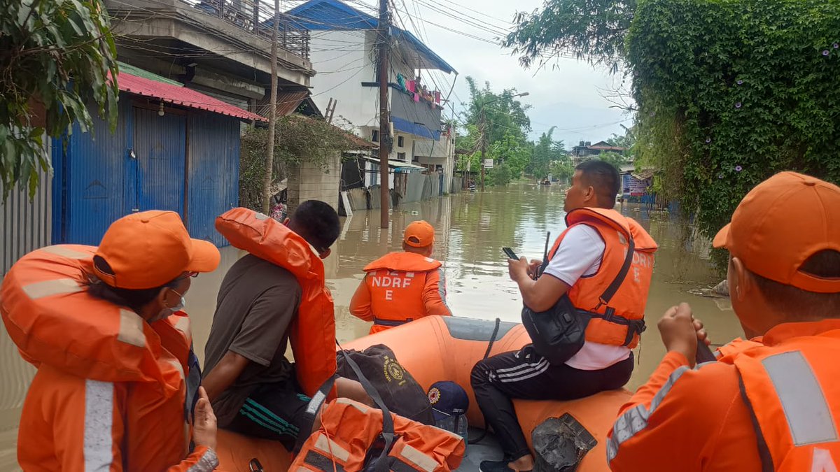 NDRFHQ's tweet image. 🔶Teams on ground, assisting local adm in rescue &amp;amp; relief.

#Monsoon2025
#Committed2Serve

@HMOIndia 
@ndmaindia 
@PIB_India 
@PIBHomeAffairs