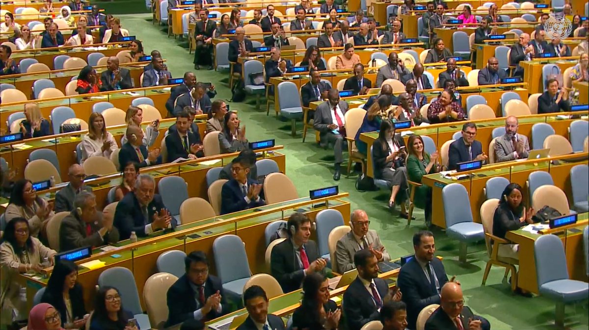 🇨🇴🗳️🇺🇳|  Resultados de la votación en la Asamblea General:
 
• Votos válidos: 188 
• Abstenciones: 8 
• Votos a favor de Colombia: 180

Colombia es elegida como miembro no permanente del Consejo de Seguridad de la ONU para el periodo 2026-2027.

Paz, experiencia e inclusión.