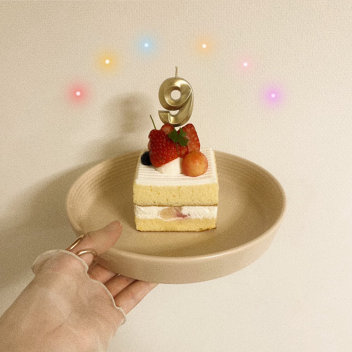 popo__root__'s tweet photo. 𝖲𝗍𝗋𝖺𝗐𝖻𝖾𝗋𝗋𝗒 𝖯𝗋𝗂𝗇𝖼𝖾 𝟫𝗍𝗁 𝖠𝗇𝗇𝗂𝗏𝖾𝗋𝗌𝖺𝗋𝗒

僕らの居場所で居てくれる、
そんな暖かさを紡ぎ繋いでくれる君達へ

明日も、来年も、その先も、
隣で一緒に笑っていられる
そんな日々が当たり前で在り続けますように

いつもありがとう！

#すとぷり9周年 https://t.co/cBgR9Jq7Qn