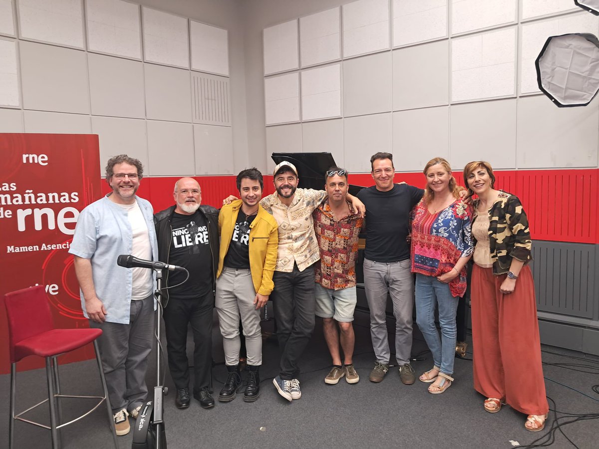 Teatro en directo. Hoy con <a href="/IMPREBIS/">L'Om Imprebís</a> en nuestra #corrala ha habido mucho arte. <a href="/ronlalateatro/">Ron Lalá</a> ha presentado en primicia su #LaDesconquista. @Ana_graciani  y <a href="/HuarteDaniel/">Daniel Huarte</a> han hecho lo mismo con su obra  #Semen. 

📻 rtve.es/a/16608439