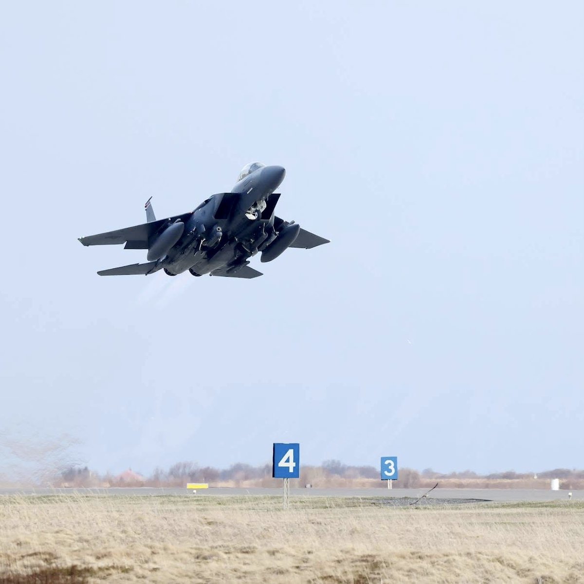 NATO's tweet photo. Groundbreaking cooperation between Allies ✈️

@usairforce jets released glide bombs off Norway’s coast, which were then redirected by Norwegian personnel. This was a first for NATO and demonstrated trust and integration between the Allies 🤝

🔗 https://t.co/Obhj1LT6Sx https://t.co/HyxD34WpBQ