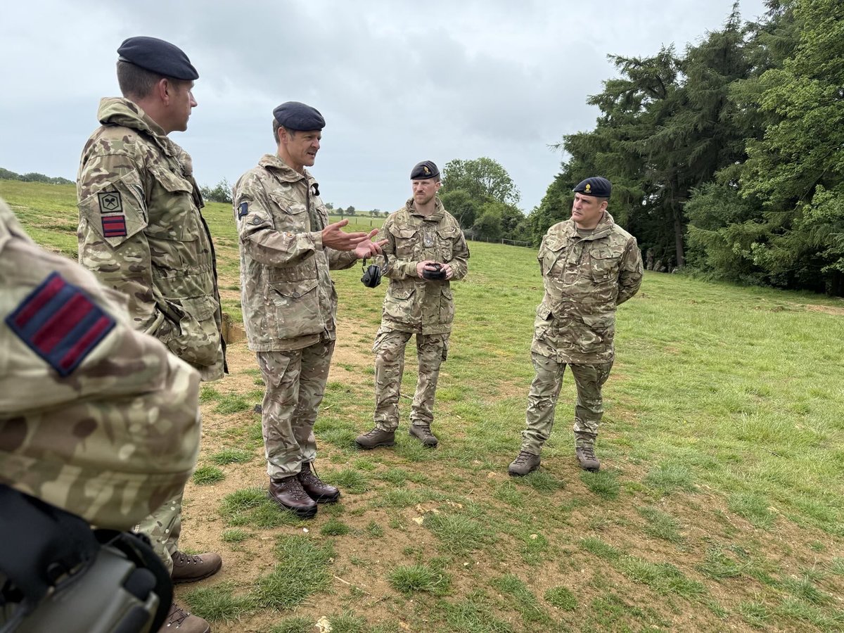 The regiment was pleased to host 29 EOD&amp;S Gp Comd recently during a visit to Op INTERFLEX. During his visit, the Comd delivered awards to some of the regiment’s soldiers, and received briefs on INTERFLEX and C-CBRN capability developments. #SapperFamily