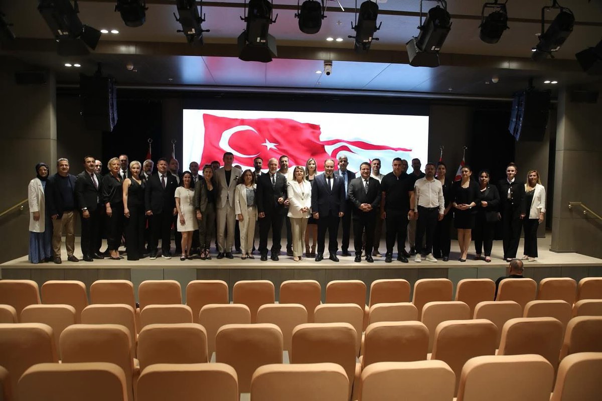 “Vizyonla Buluşma” programı kapsamında Kuzey Kıbrıs Türk Cumhuriyeti Cumhuriyet Meclisi Başkanı Sayın Dr. Ziya Öztürkler’e yapılan nazik ziyaret, eğitimin geleceğine dair güçlü bir diyalog zemini sundu.

KKTC’nin demokratik yapısı, gençliğe yönelik politikaları ve eğitim vizyonu