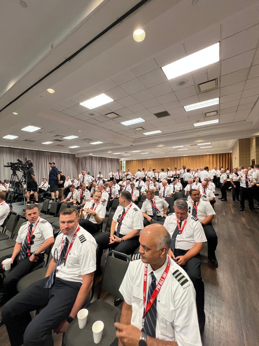 FedExPilots's tweet photo. There are only two teams in this endeavor and only one of those teams is looking out for your best interests. As our pilots gather ahead of today’s picketing event in support of our Negotiating Committee, we thank you for your commitment and continued engagement. https://t.co/FcAZgNBx3u