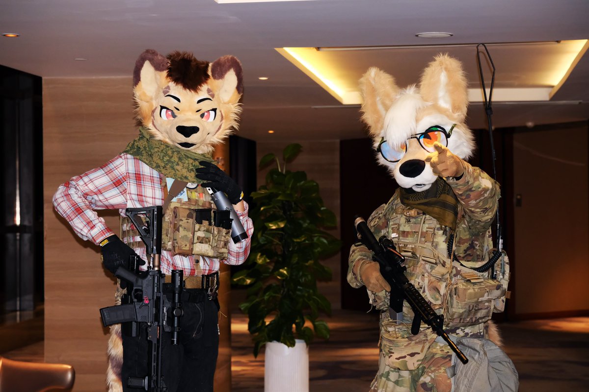 Hey you! Stop right there !
📷<a href="/LYKOS_42/">LLLLLykos</a> 
🐱<a href="/BarneTiger/">我系巴恩</a> 

#furry #fursuit #FursuitsEveryday
