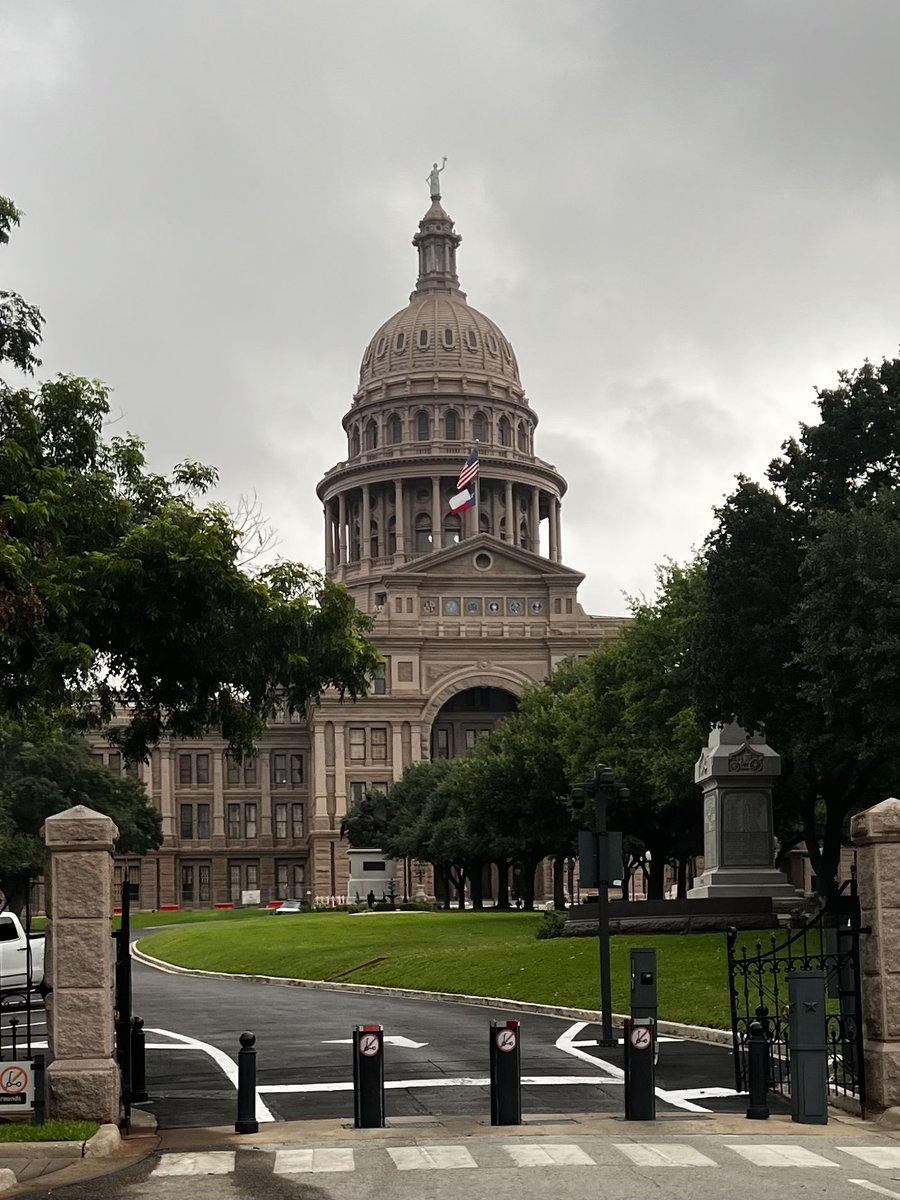 m_authier's tweet image. Back in Austin for 24 hours to meet with some awesome people and celebrate their hard work in the 89th legislative session. Sine Die! #txlege