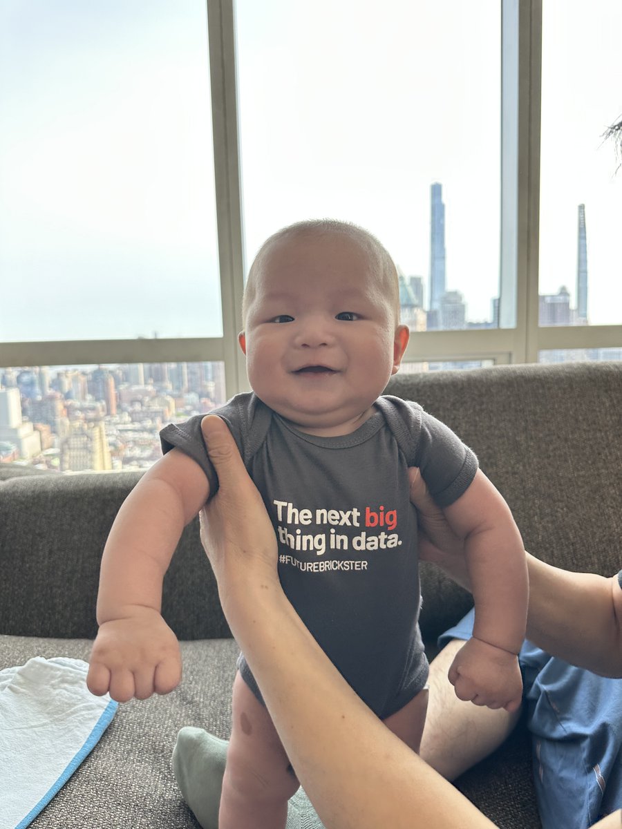 Zhou_Yu_AI's tweet image. A sunny NYC morning to think about the next big thing in data! @databricks