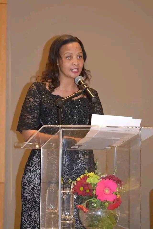 AfricanHub_'s tweet photo. South African Businesswoman, Mary Phadi started her logistics business with one truck which started working with side tippers in 2007.
Today, she employs 53 Truck Drivers and has a fleet of side tippers, flat decks and tankers which transport coal, lime, manganese and maize.
She is the Founder of Basadi Logistics, a trucking company located in Emalahleni (Witbank).
Her son, Lebohang Phadi is the CEO of the company, and was included in the Forbes Africa 30 Under 30 in 2021.