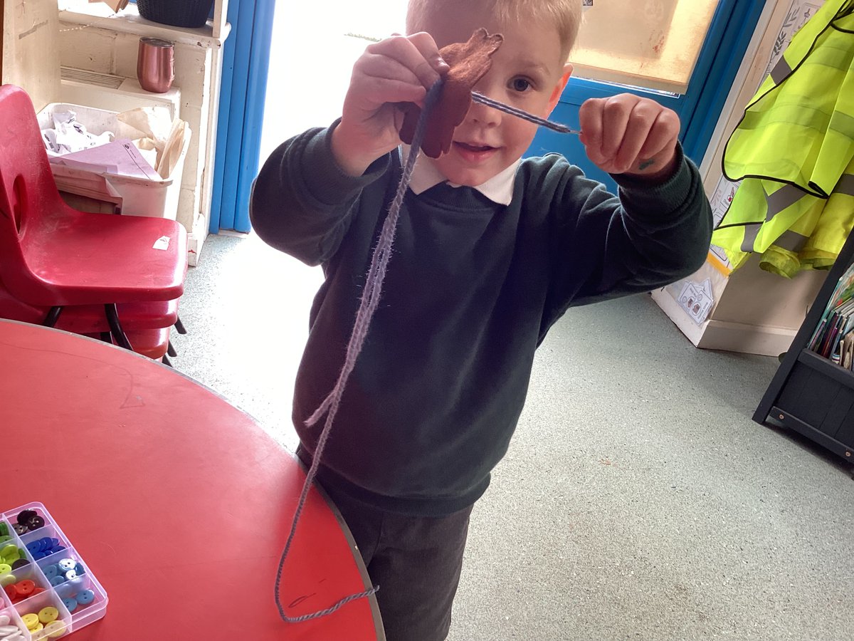 GatesNursery's tweet photo. We have been using our prior skills and knowledge from weaving and applying it to sewing to create flower cards to sell at Enterprise. #TheGatesDT #TheGatesPhysicalDevelopment. https://t.co/XA81tMapj5