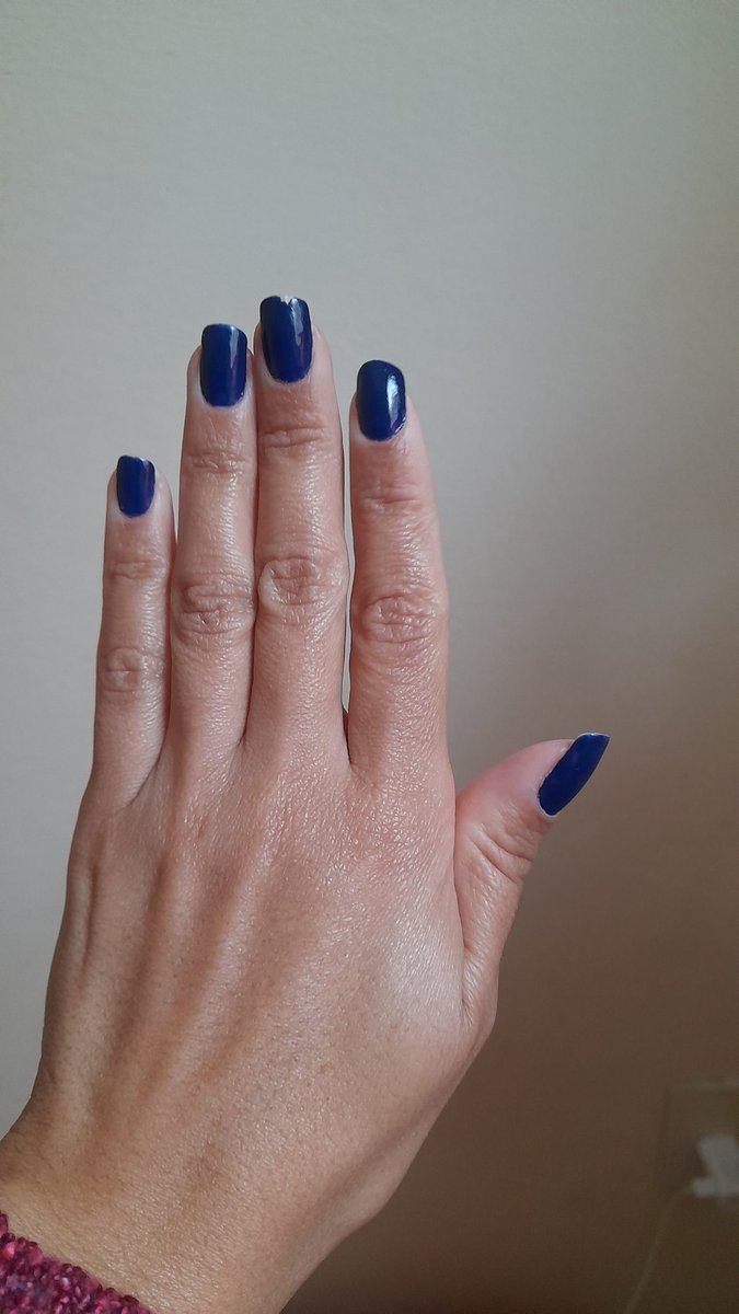 camilamiran_87's tweet photo. Fazia tempo que eu procurava um esmalte nesse tom de azul esse da #Impala eu adorei mesmo lascando um pouco mas pintei no sábado. Agora vi que a #Colorama relançou um tom semelhante e eu já quero testar https://t.co/53GSfNDDHe