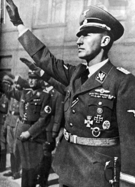 Wieder_Sub's tweet photo. [1942年6月4日]
同年の5月27日に亡命チェコ軍人による襲撃で負傷したラインハルト・ハイドリヒ(38)が感染症により死去。 https://t.co/ZEnr9JCqHQ