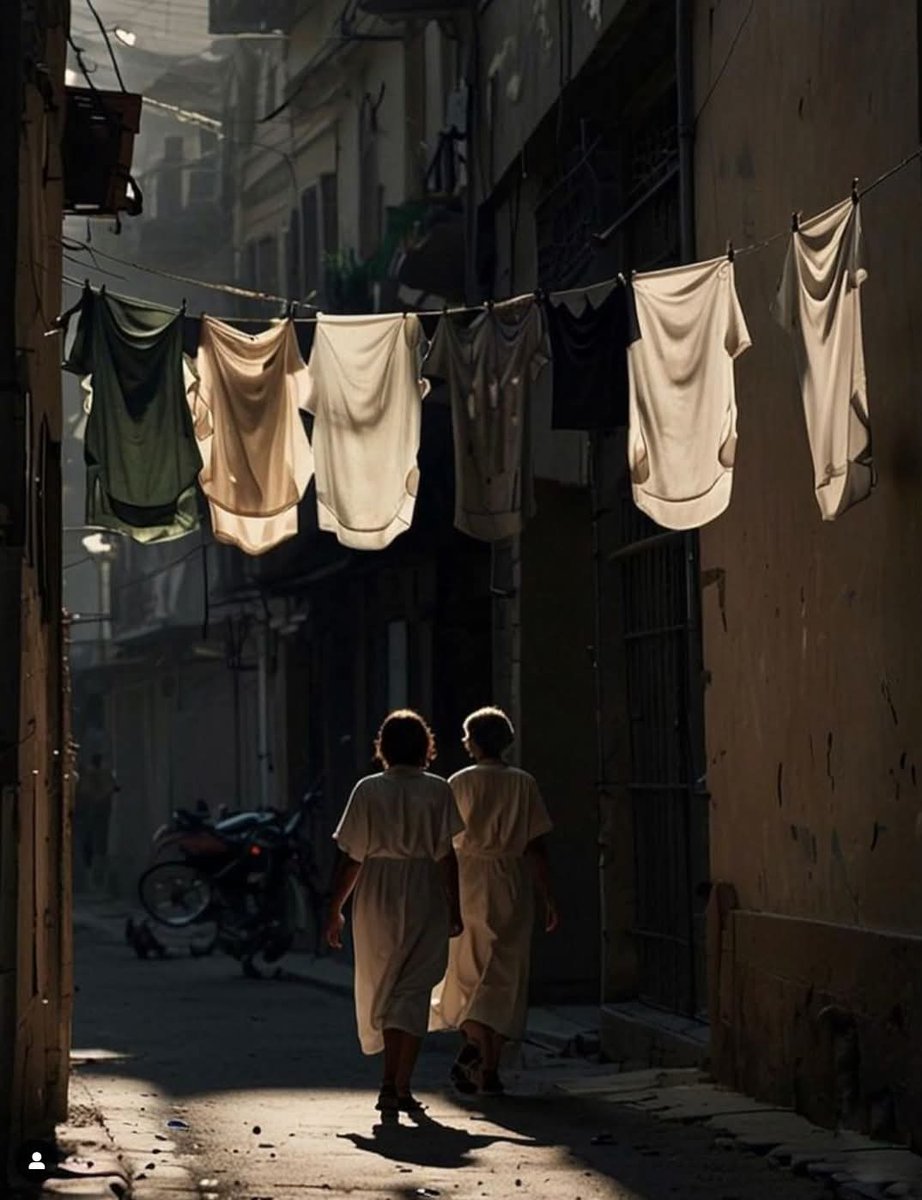 Clothes line poetry
©Turker
#Istanbul  #Art
#streetphotography