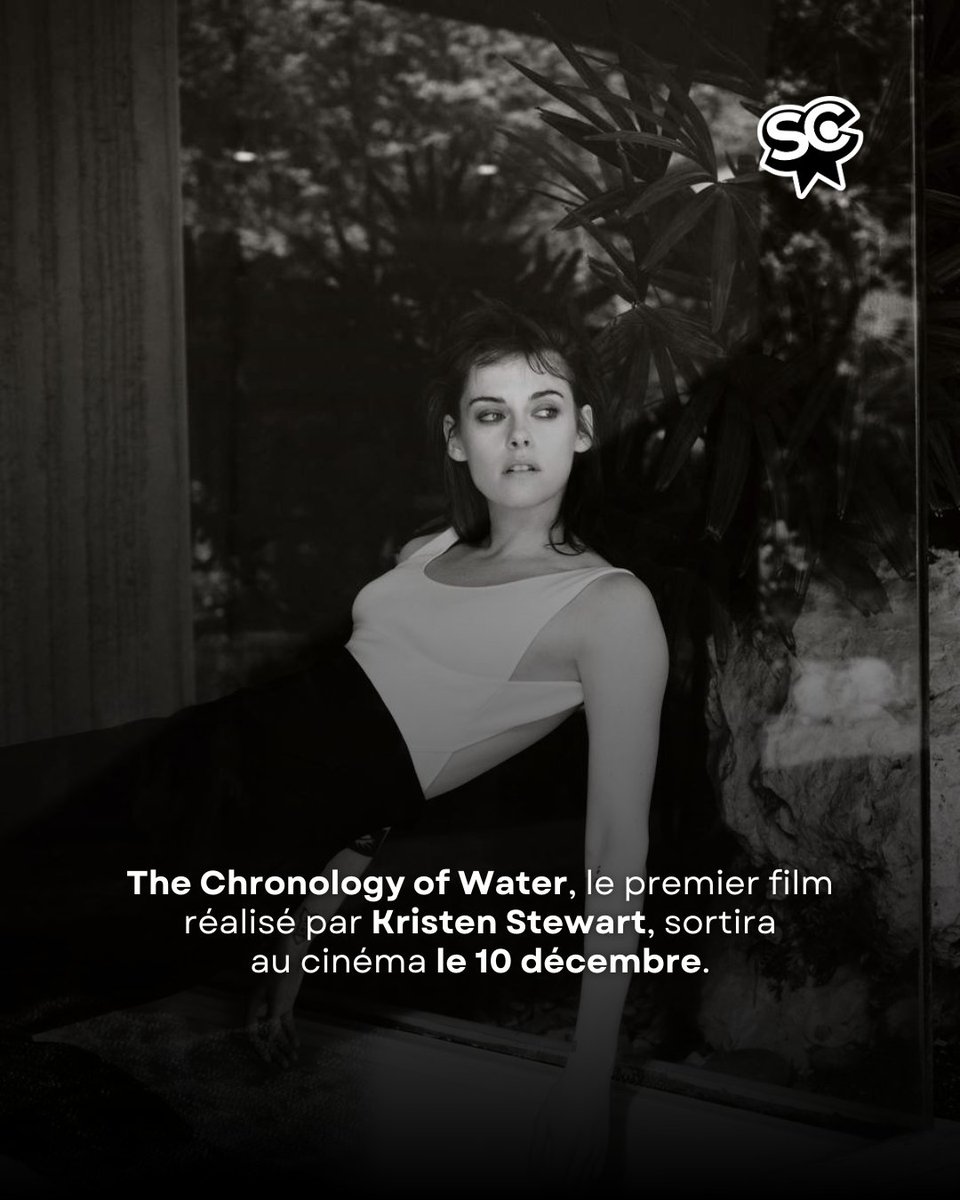 SensCritique's tweet photo. Kristen Stewart passe derrière la caméra avec THE CHRONOLOGY OF WATER, en salles le 10 décembre. 🌊

Présenté en mai dernier dans la section Un Certain Regard du Festival de Cannes, THE CHRNOLOGY OF WATER marque les débuts très attendus de Kristen Stewart en tant que réalisatrice. Adapté des mémoires de l’autrice américaine Lidia Yuknavitch, le film raconte le parcours chaotique d’une jeune nageuse prodige confrontée à une enfance brisée, à la violence familiale et aux dépendances, avant de trouver un exutoire dans l’écriture.

C’est l’actrice Imogen Poots qui incarne avec intensité cette héroïne en quête de reconstruction, aux côtés de Thora Birch, Jim Belushi, Kim Gordon ou encore Tom Sturridge. Portée par une narration fragmentée et une mise en scène sensorielle, l’œuvre explore de manière viscérale les thèmes de l’identité, du genre, de la sexualité et de la résilience.

Fruit de huit années de développement, THE CHRONOLOGY OF WATER a été salué à Cannes par une longue ovation, soulignant la puissance de son interprétation principale et la vision radicale de Kristen Stewart, qui signe un premier long métrage intime, fiévreux et audacieux.

Le film sur SensCritique : https://t.co/kypNLqEyrO.