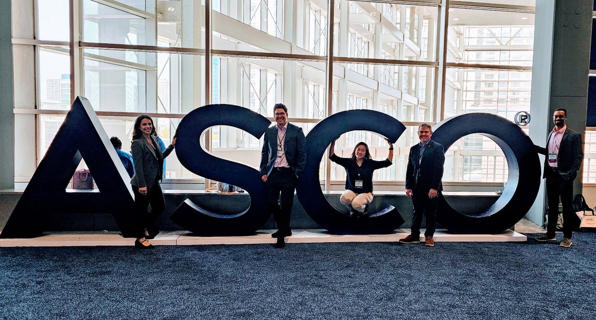 TGeorgeMD's tweet image. The @ASCO Mtg this year was a personal balancing act between being at home for family milestones & celebrations (congrats Jason! 🥰) and in CHI supporting mentees, colleagues, & research progress. 🙌🏻
Not sure if it worked, but the pizza was yummy 😋
#AcademicLife
#ASCO25