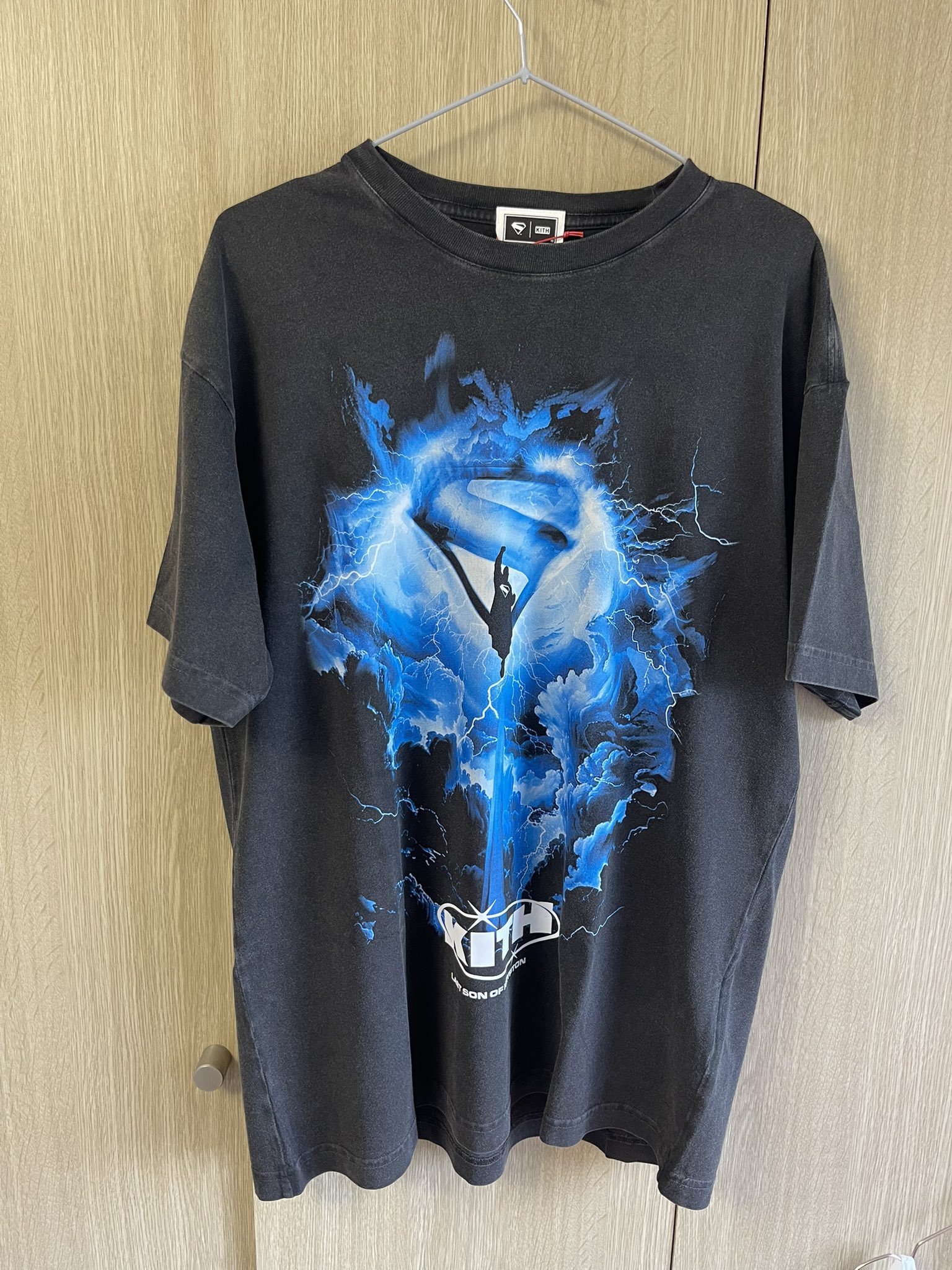 ★25SS★Superman X Kith Lightning Vintage Tee Superman | Kith (2025 Movie) Lightning Vintage Tee - Black