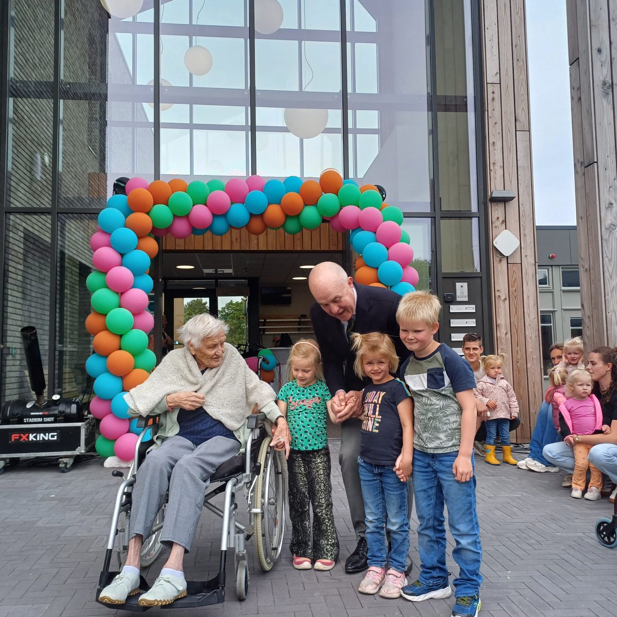 Iepening fan it nije wen- en soarchsintrum #Ambla op it Amelân. Multifunksjoneel miljoeneprojekt, ympuls foar leefberens. Alderein kin op eilân wenje bliuwe en hoege net mear nei fêste. Komplimenten oan gemeente, Kwadrant en oaren. <a href="/provfryslan/">Provincie Fryslân</a> <a href="/AmelandGemeente/">Gemeente Ameland</a> <a href="/KwadrantGroep/">KwadrantGroep</a>