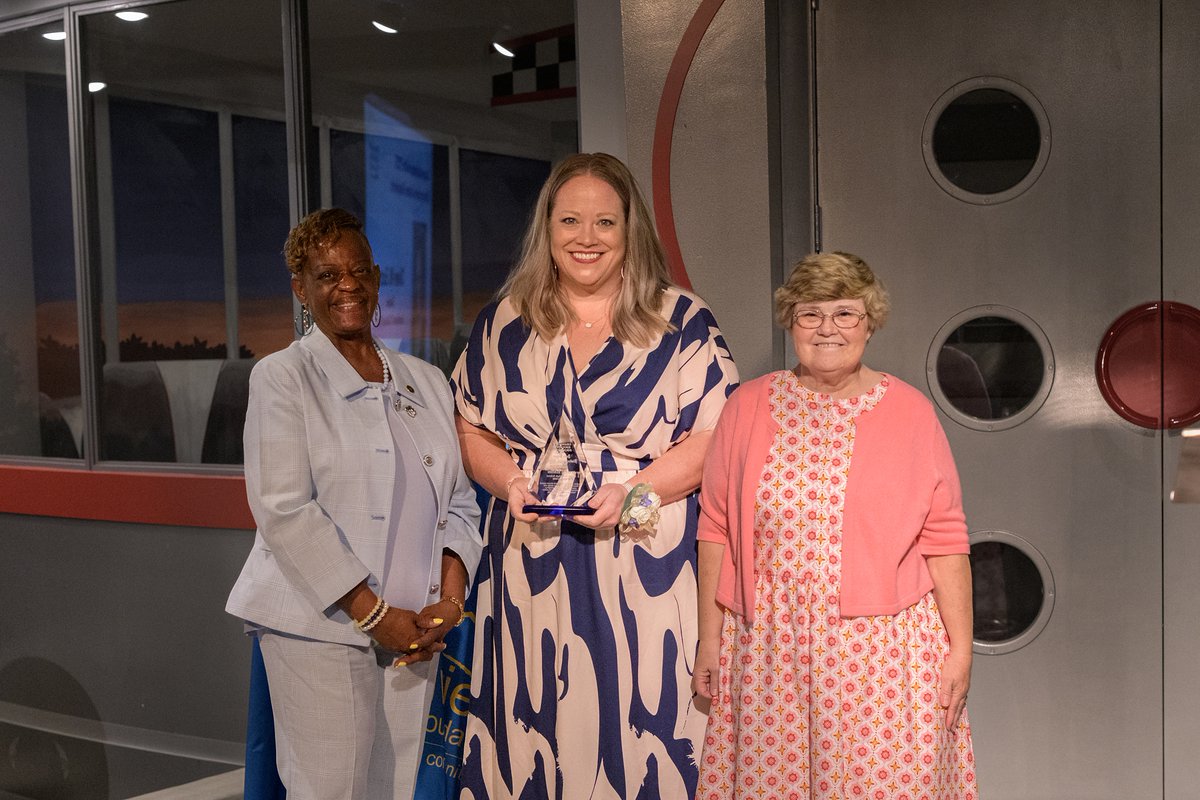 GrandviewCSD4's tweet photo. 🎉Congrats to our 2025 Jane Bryan Distinguished Alumni!🎉
Honored at the GEF Alumni Brunch for their leadership & service:
✨ Jazmin Burrell ’11
✨ Diane Euston ’98
✨ Shawn Long ’85
✨ Kathy Meyers ’76
#BulldogPride #GHSAlumni #FutureStrong https://t.co/0RCIhlLQPG