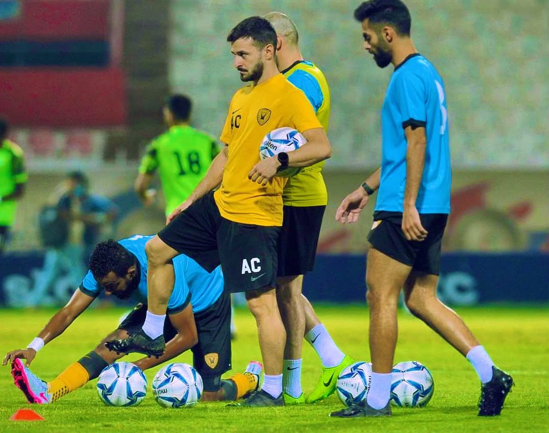 مدرب اللياقة الاسباني اليخاندرو كارو ضمن طاقم المدرب الاسباني الشهير لوبتيغي مع منتخب قطر حاليا في التصفيات 🇶🇦 

- بدايته التدريبية كانت مع المشعان بالجهراء ثم بعدها راح القادسية مع فرانكو والآن مع الادعم 🟤