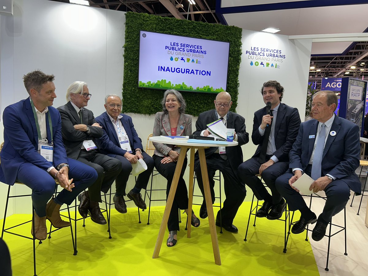 Au #salonAMIF, <a href="/fmdidier/">François-Marie Didier</a>, Président du SIAAP, et les présidents des Services publics urbains du Grand Paris ont inauguré leur stand commun 🤝
L’occasion de présenter leurs politiques communes et leurs actions respectives au service des territoires et de l’environnement 💧