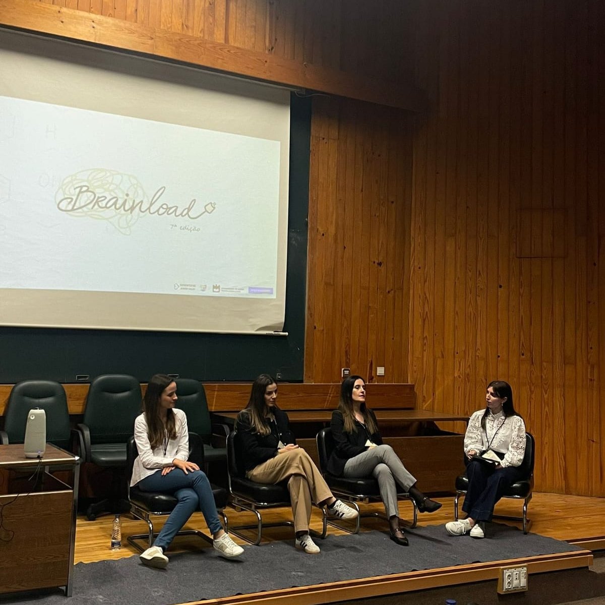 AstrocytesRus's tweet image. Proud our PhD student Rafaela Seixas was invited by Scientific Junior Value (U. of Aveiro) to moderate the round table 𝐹𝑟𝑜𝑚 𝑡ℎ𝑒 𝐿𝑎𝑏𝑜𝑟𝑎𝑡𝑜𝑟𝑦 𝑡𝑜 𝑡ℎ𝑒 𝑃𝑢𝑏𝑙𝑖𝑐: 𝑀𝑒𝑎𝑛𝑠 𝑜𝑓 𝑆𝑐𝑖𝑒𝑛𝑡𝑖𝑓𝑖𝑐 𝐶𝑜𝑚𝑚𝑢𝑛𝑖𝑐𝑎𝑡𝑖𝑜𝑛. 👏
@OuatBones @UnivAveiro
