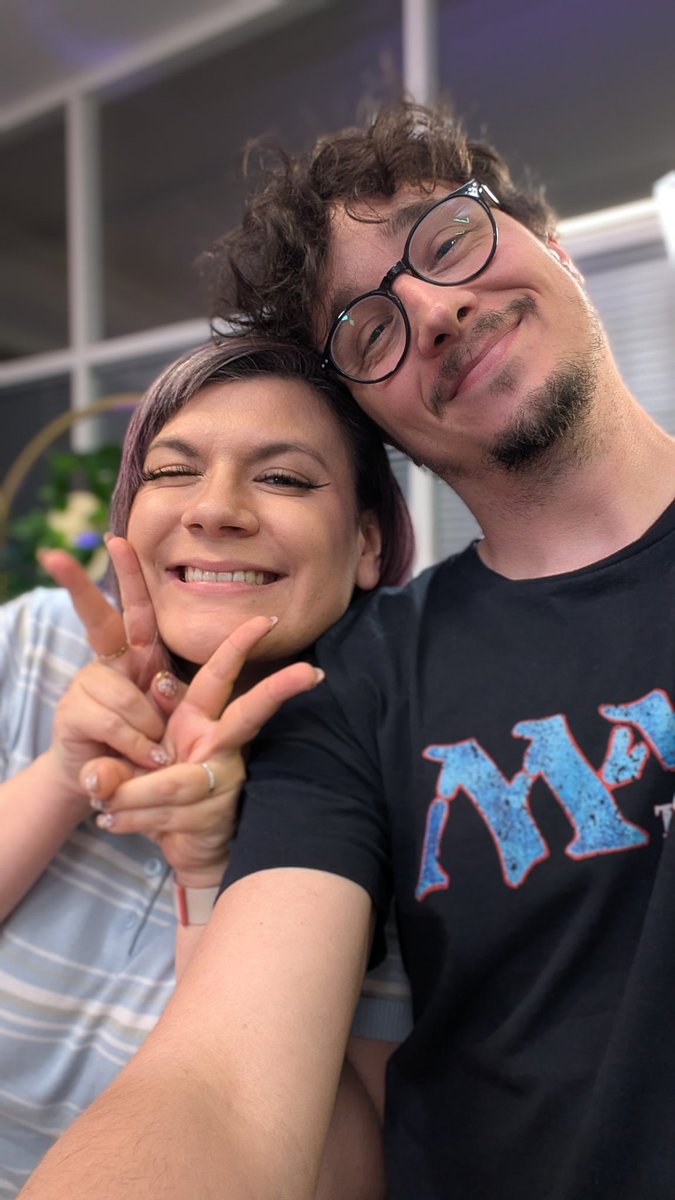 La princesse de Tokyo est à mes côtés 
<a href="/Bytell2/">マキシム/Bytell</a> arrive et <a href="/V_Lormeau/">Yamato 🦆</a> est dans les locaux 
TTV/bytell2 pour vivre Manga Sûr avec nous !