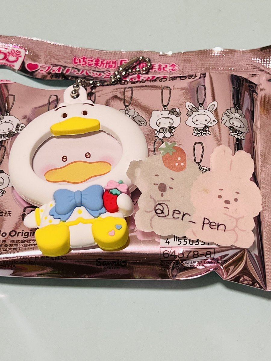 er_pen2's tweet photo. @mn1220_ 検索より失礼致します。フォトバッジ付きマスコットのばつ丸⇔ペックルの交換は可能でしょうか？ https://t.co/GNMKI4SR2p